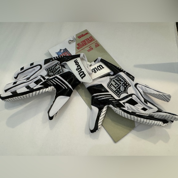 New Wilson NFL youth stretch fit receivers gloves - Picture 1 of 7